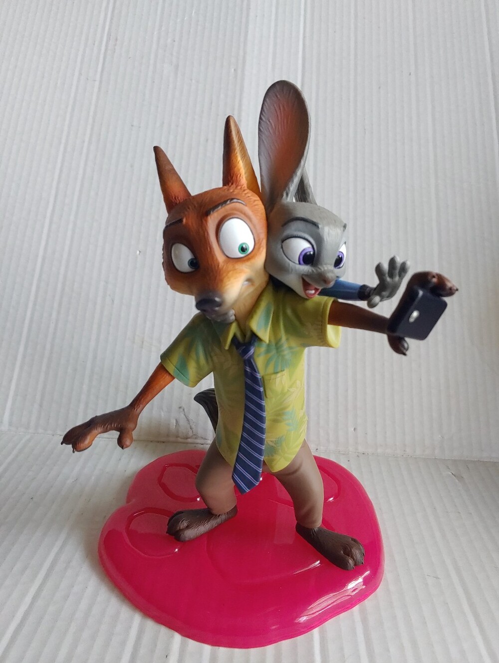 Zootopia Nick Wilde & Judy Hopps 8" Selfie Figure - Happy Kuji & Disney